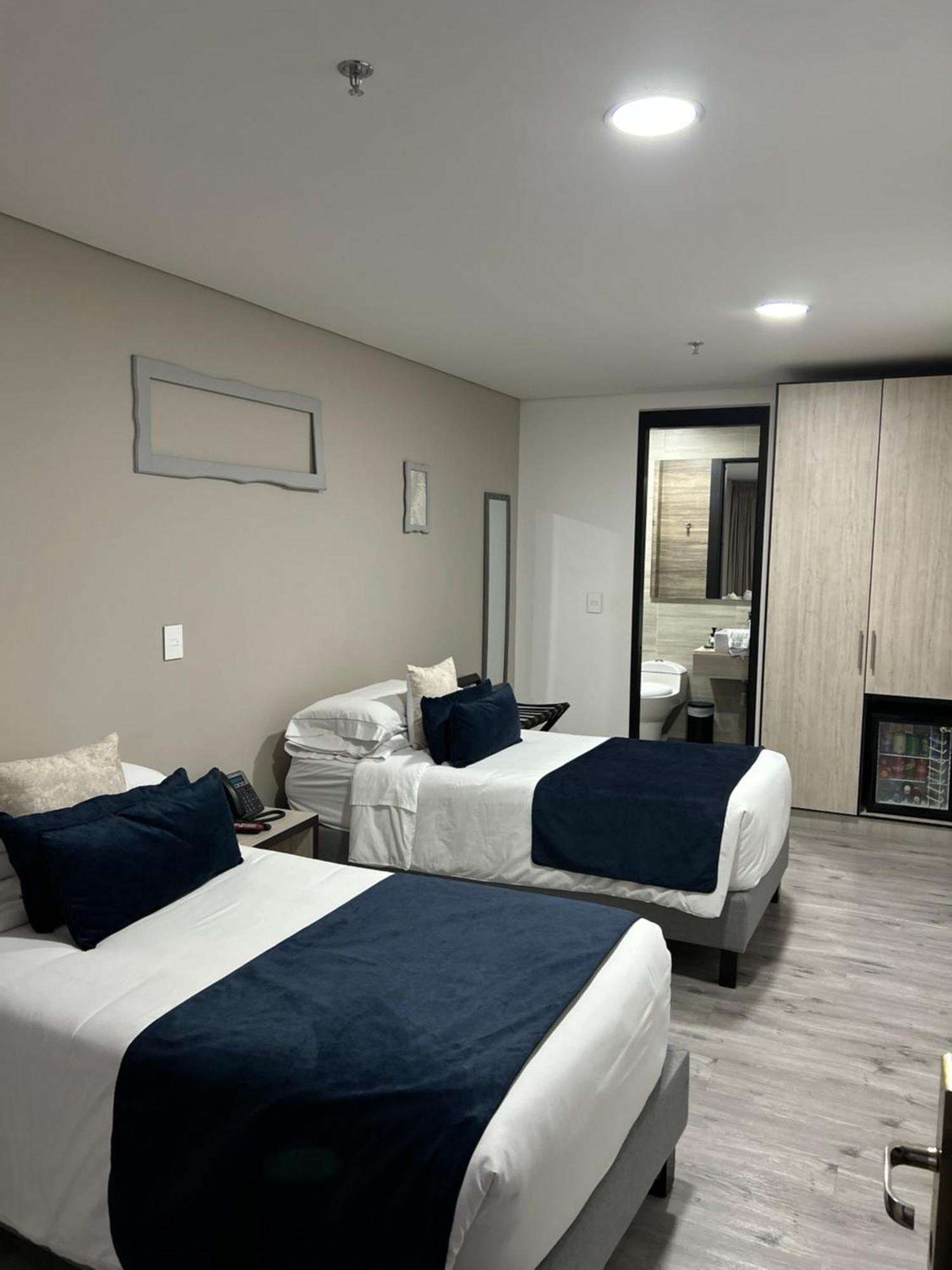 Hotel Wlh Silver Corferias Bogota Buitenkant foto