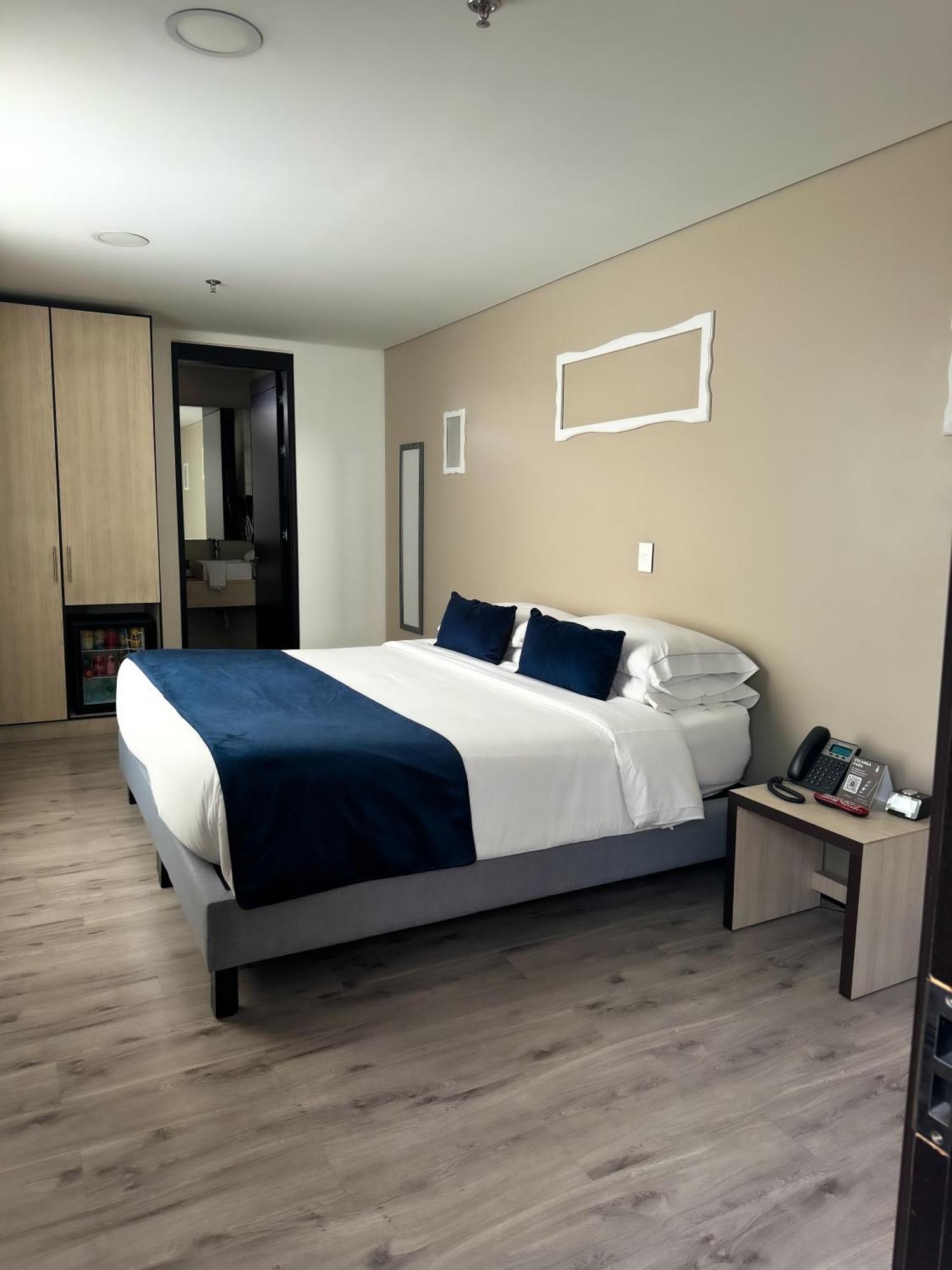 Hotel Wlh Silver Corferias Bogota Buitenkant foto