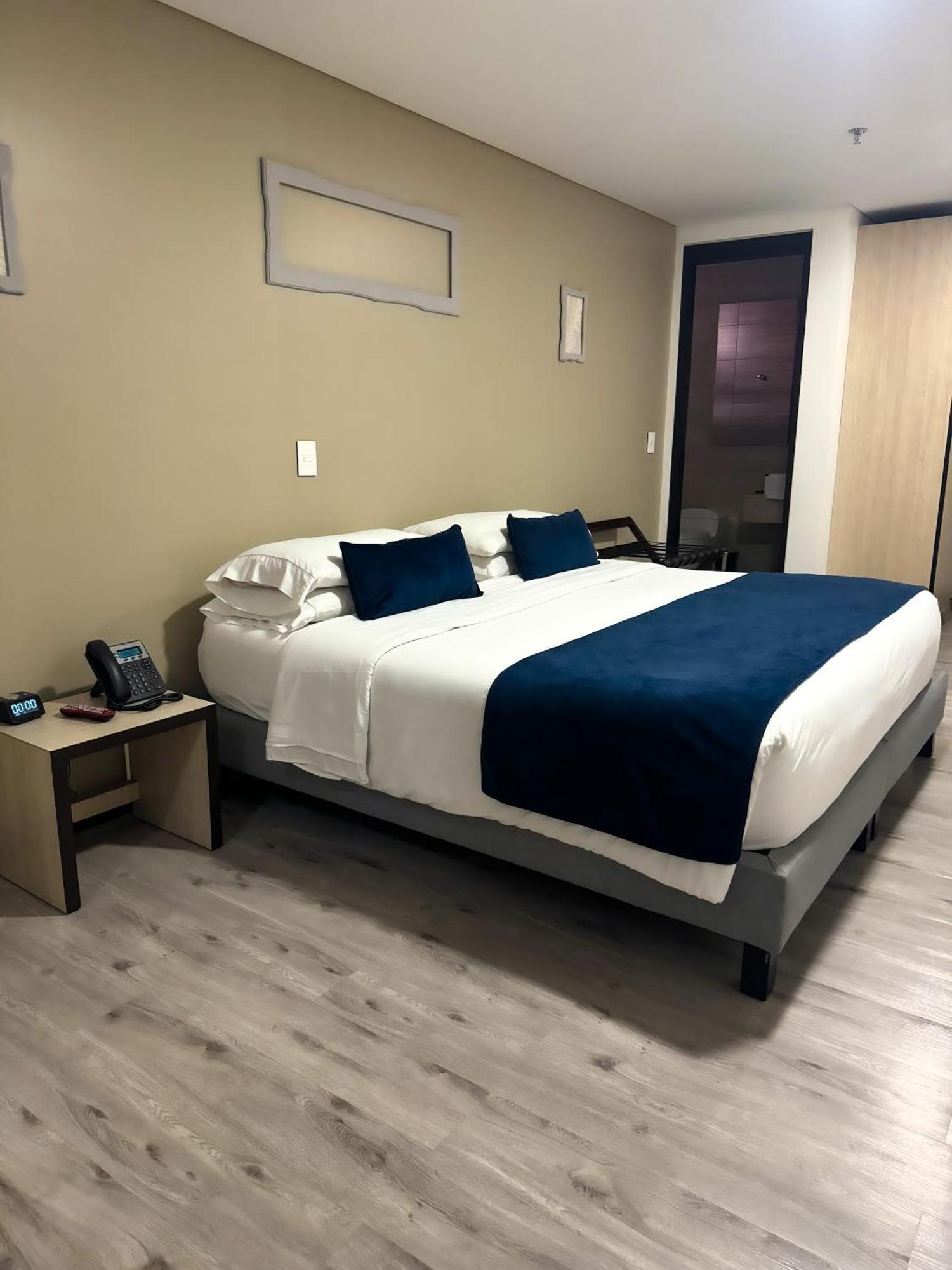 Hotel Wlh Silver Corferias Bogota Buitenkant foto