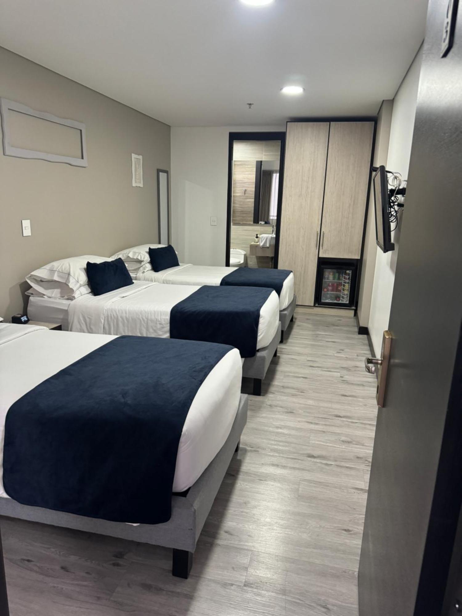 Hotel Wlh Silver Corferias Bogota Buitenkant foto