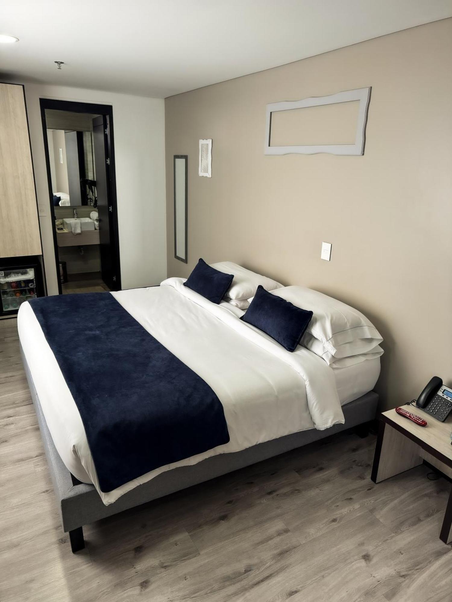Hotel Wlh Silver Corferias Bogota Buitenkant foto