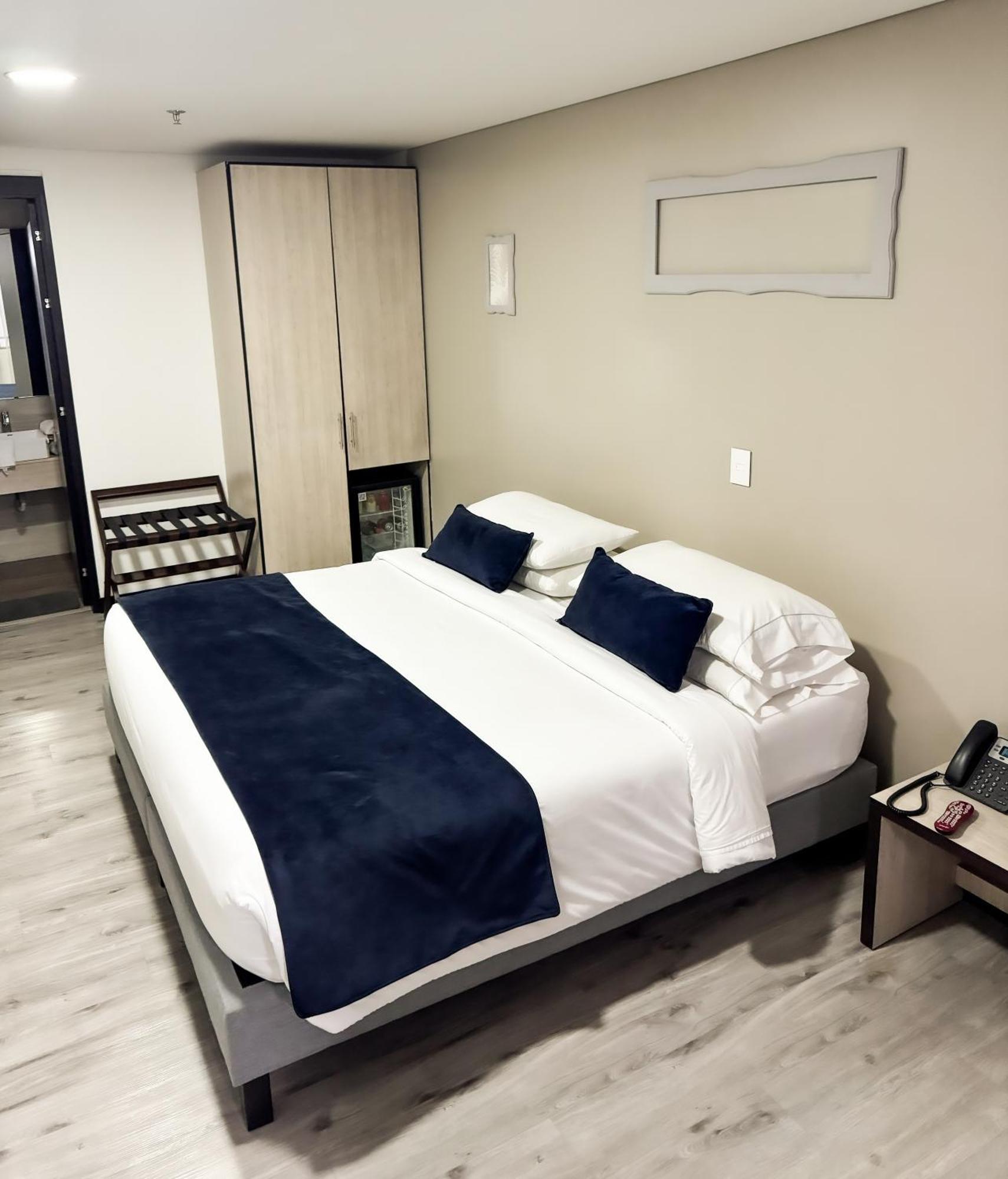 Hotel Wlh Silver Corferias Bogota Buitenkant foto