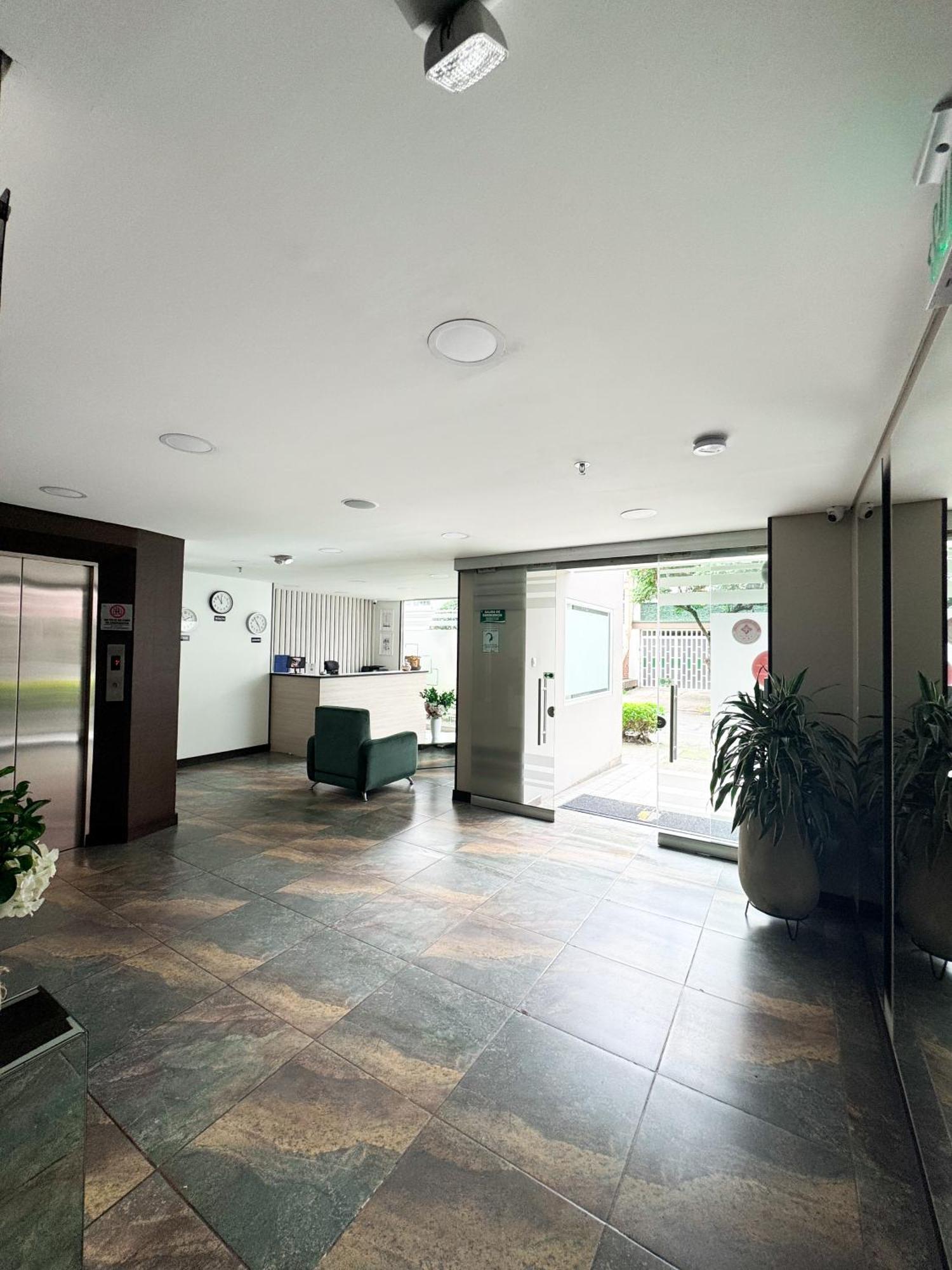 Hotel Wlh Silver Corferias Bogota Buitenkant foto