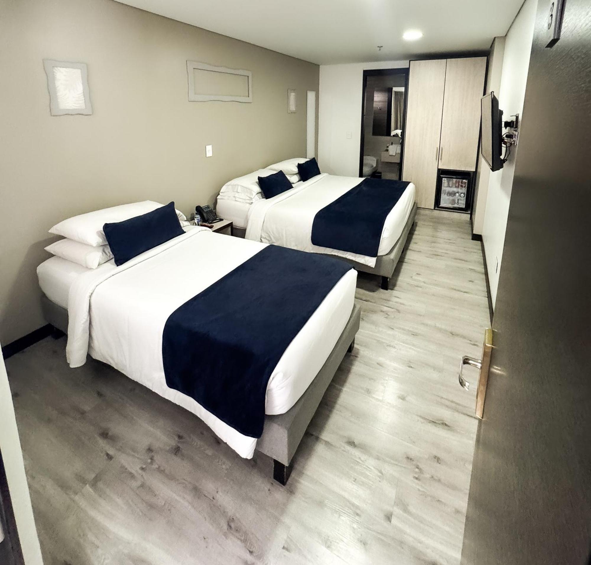 Hotel Wlh Silver Corferias Bogota Buitenkant foto