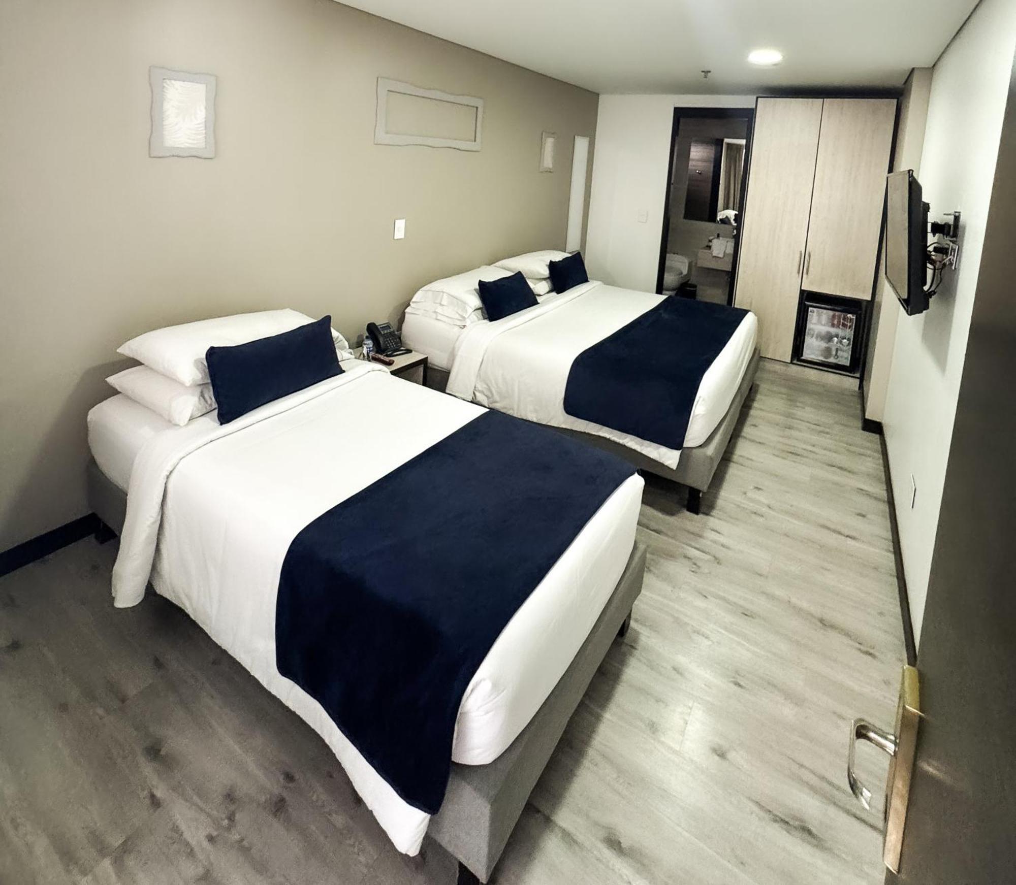 Hotel Wlh Silver Corferias Bogota Buitenkant foto