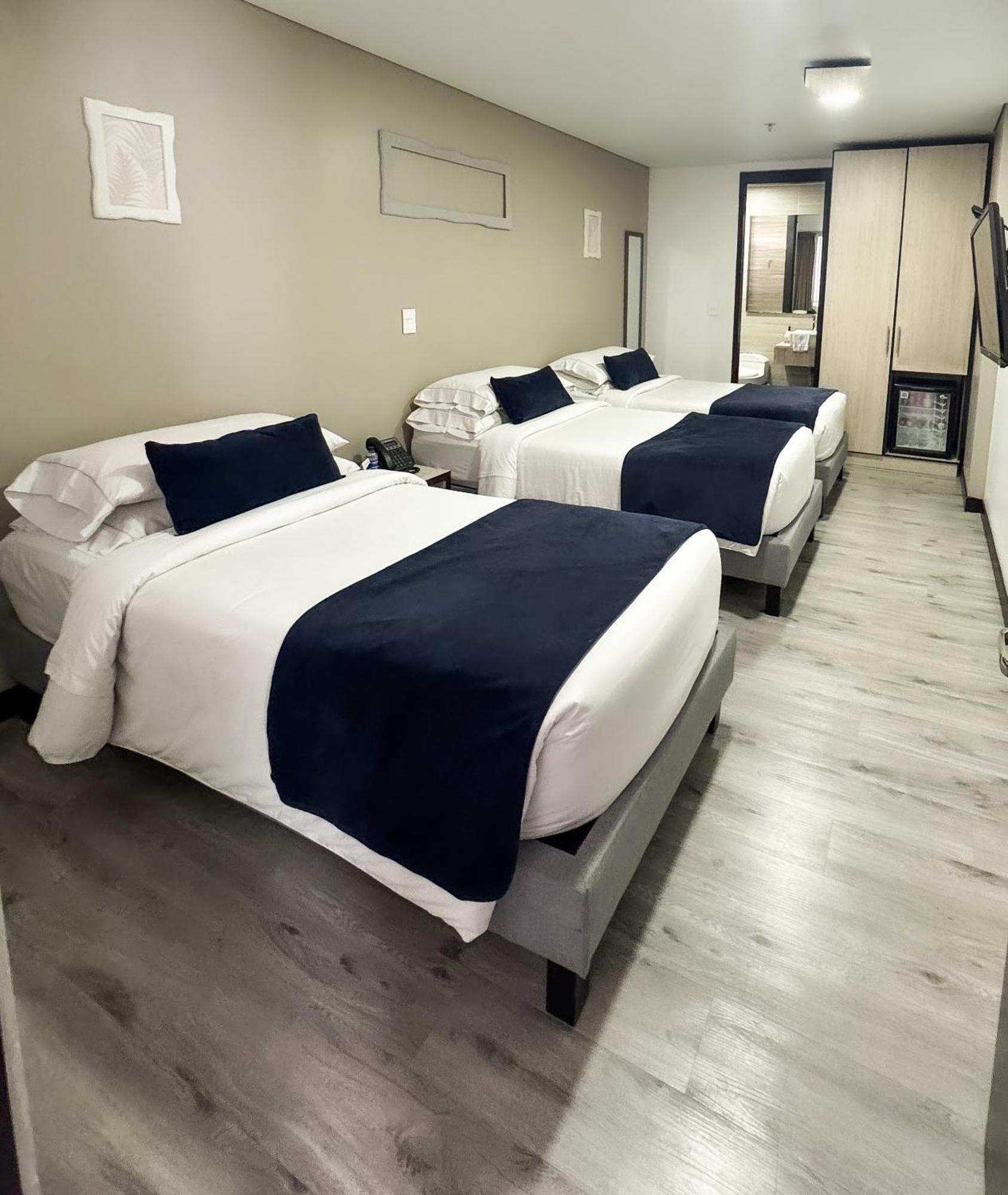 Hotel Wlh Silver Corferias Bogota Buitenkant foto