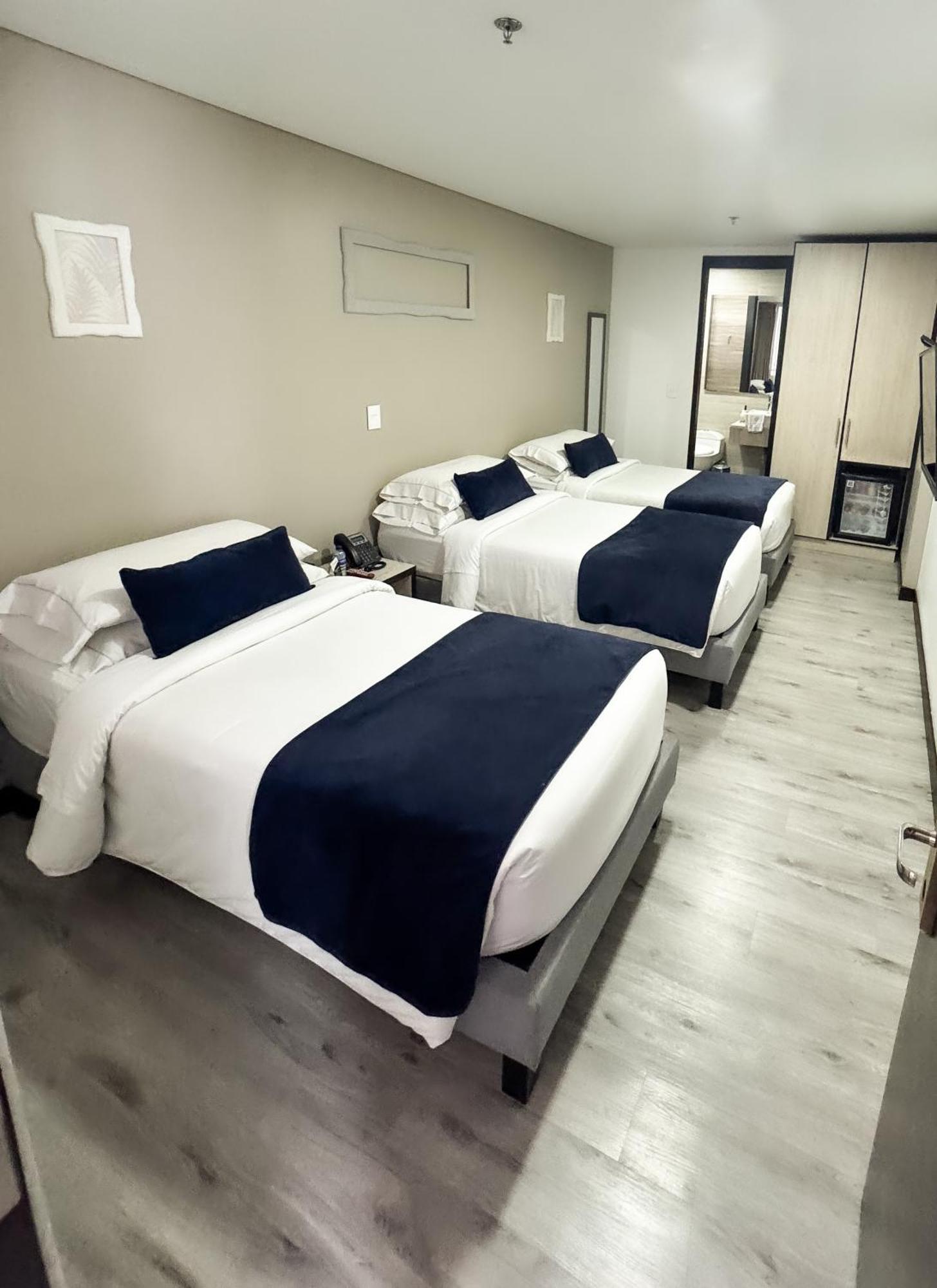 Hotel Wlh Silver Corferias Bogota Buitenkant foto